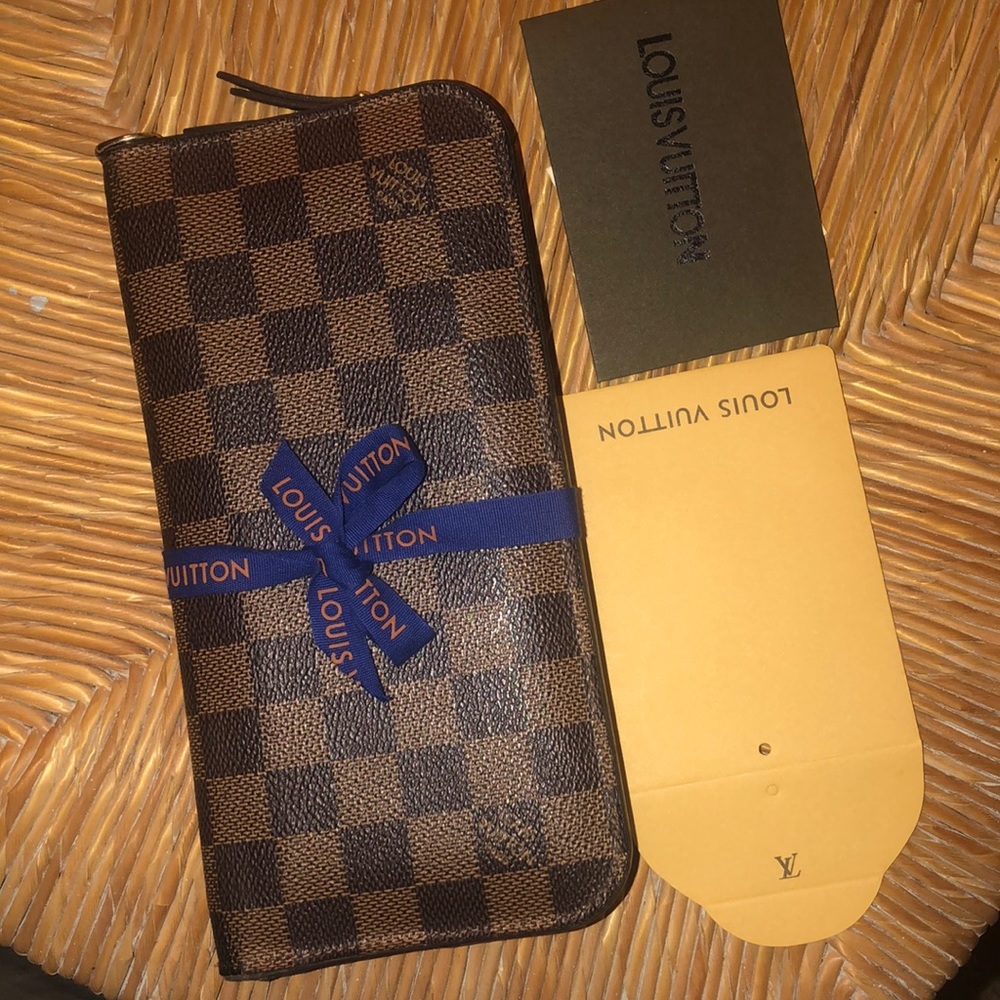 Authentic Louis Vuitton Damier Ebene Long Zippy wallet/organizer! GORGEOUS
